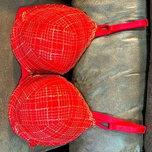 New Victoria Secret Push-Up Bra Size 38DD